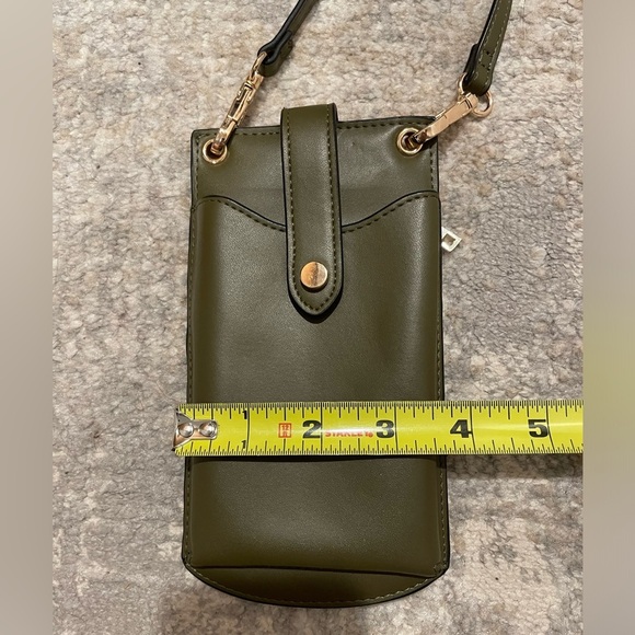 A New Day Green Crossbody Wallet Rose Gold Colored Hardware Phone Slot EUC - Picture 8 of 9